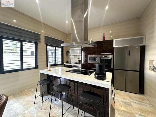 Chalet de 4 habitaciones en Torre de la Horadada, Pilar de la Horadada en venta - 595.000 € (Ref: 9794624)