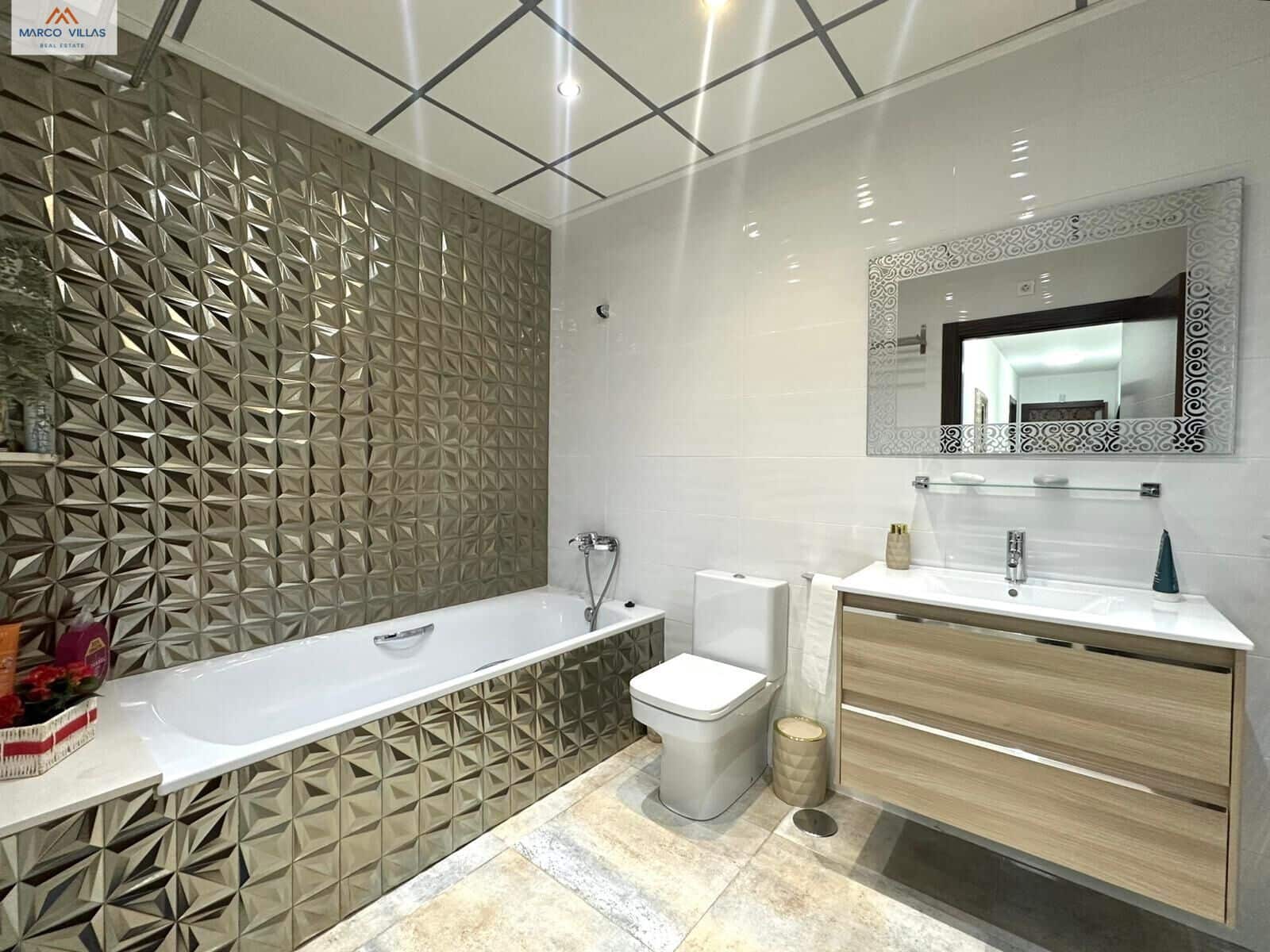 Chalet de 4 habitaciones en Torre de la Horadada en venta - 595.000 € (Ref: 9794624)