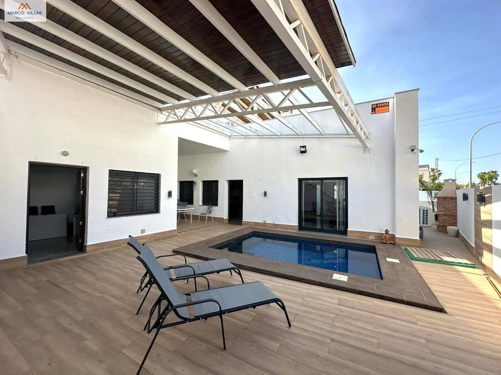 Chalet de 4 habitaciones en Torre de la Horadada en venta - 595.000 € (Ref: 9794624)