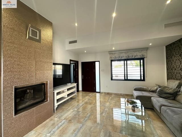 Chalet de 4 habitaciones en Torre de la Horadada, Pilar de la Horadada en venta - 595.000 € (Ref: 9794624)