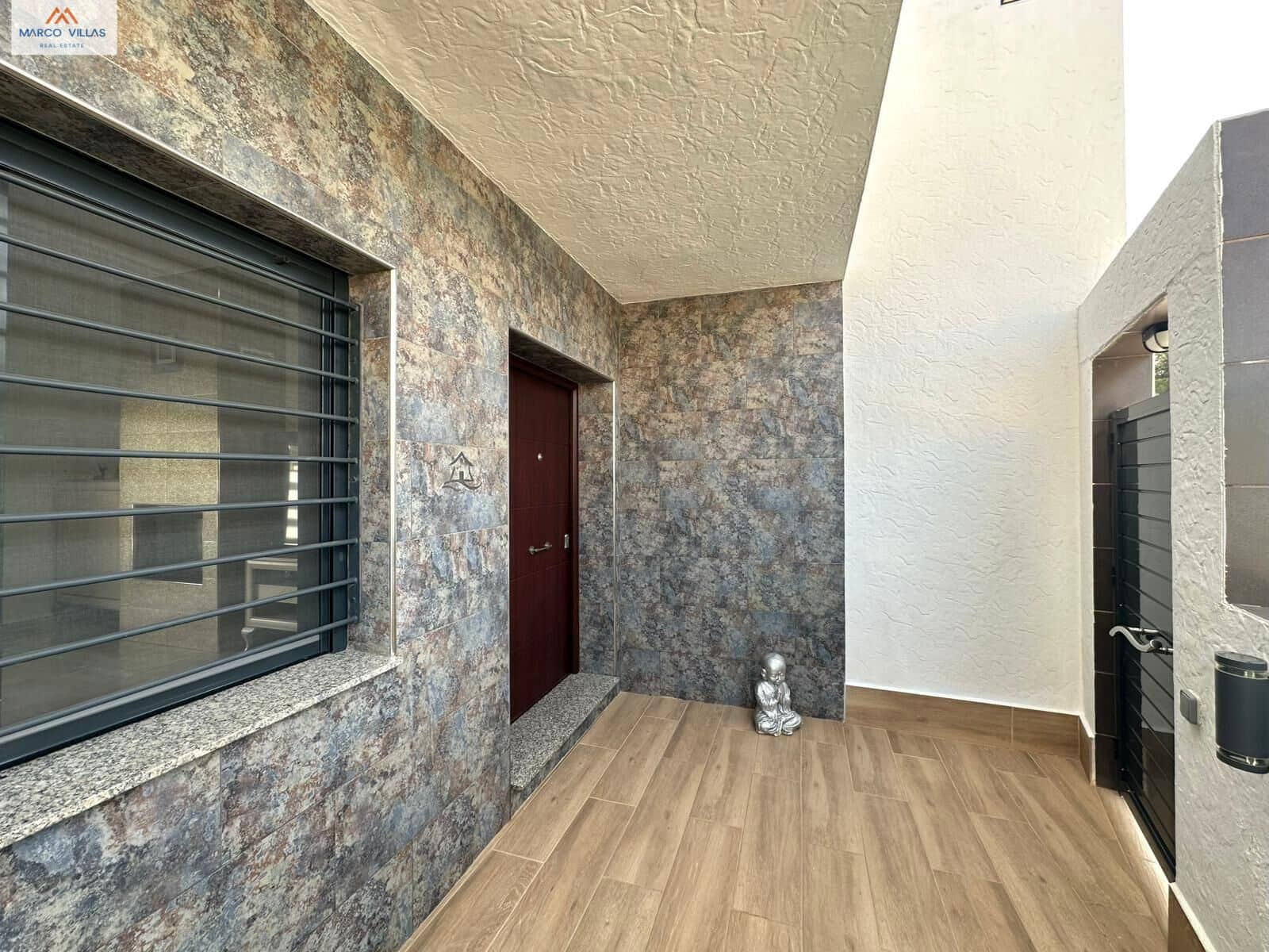 Chalet de 4 habitaciones en Torre de la Horadada en venta - 595.000 € (Ref: 9794624)