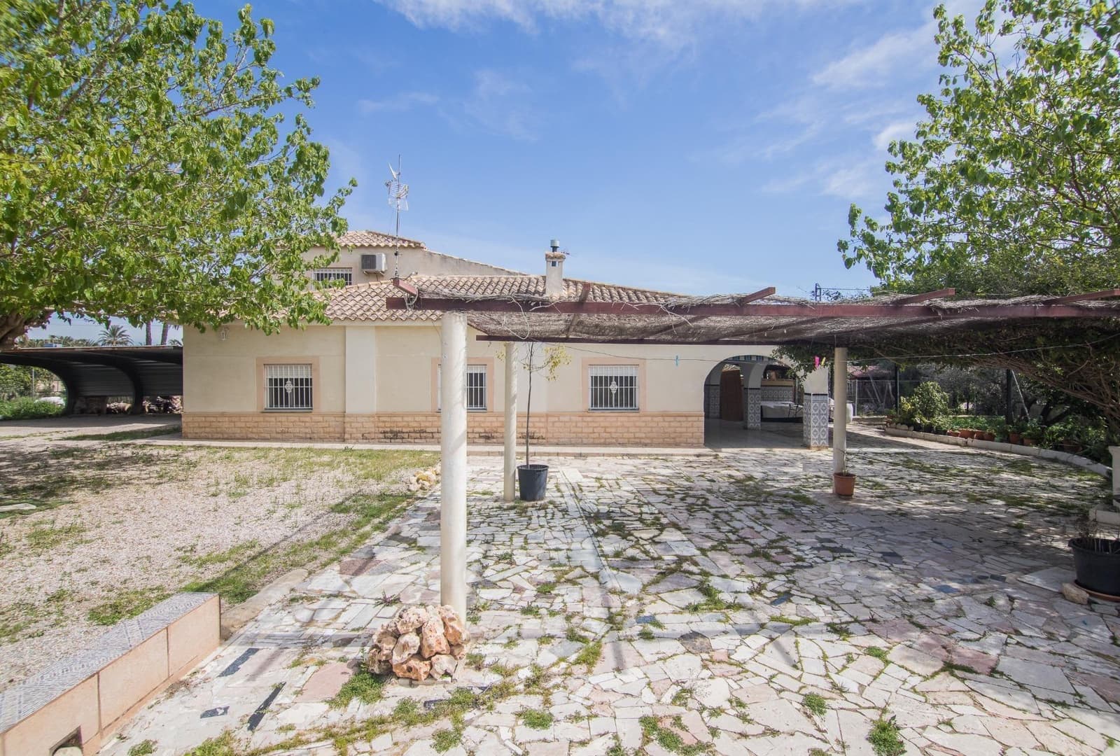 4 soveværelse Villa til salg i Algoda med swimmingpool - € 329.000 (Ref: 9797079)