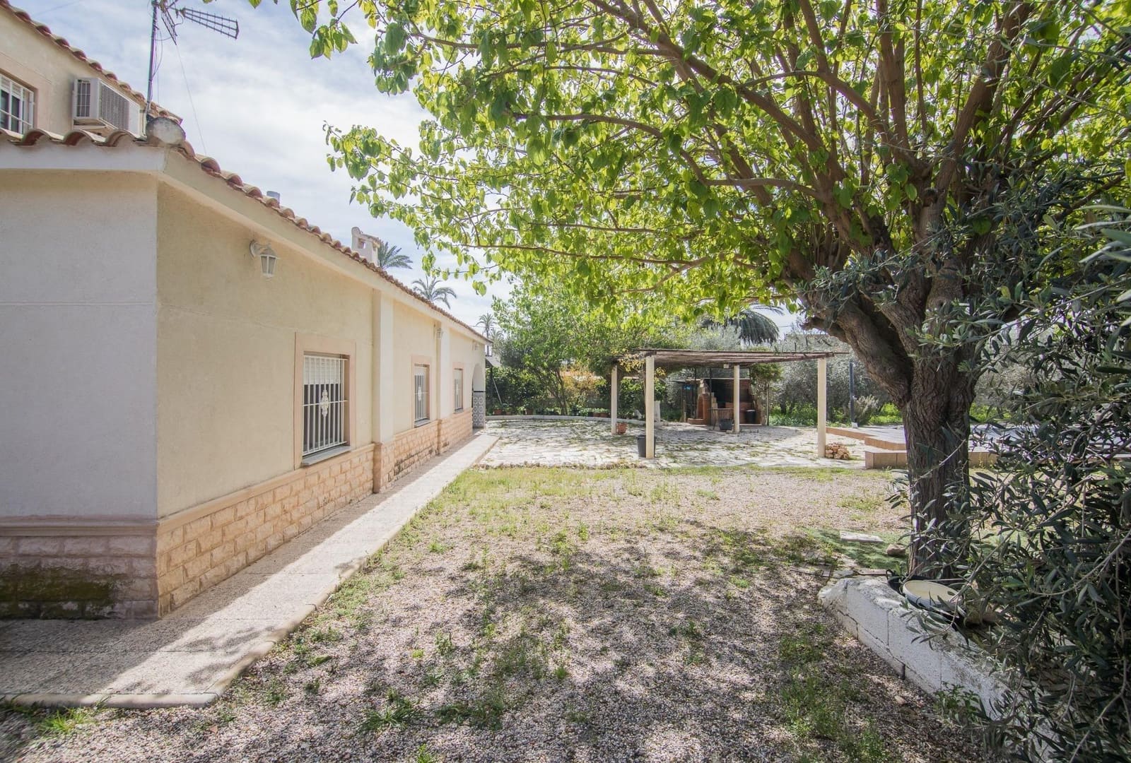 4 soveværelse Villa til salg i Algoda med swimmingpool - € 329.000 (Ref: 9797079)