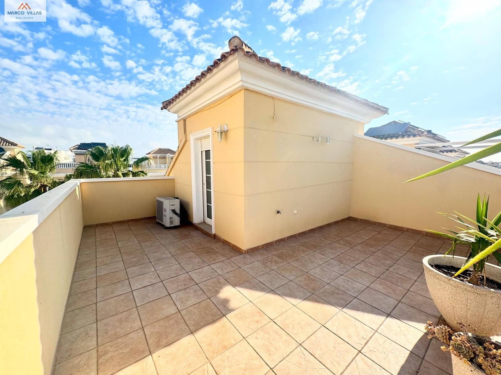 3 bedroom Villa for sale in San Fulgencio with pool garage - € 360,000 (Ref: 9820500)