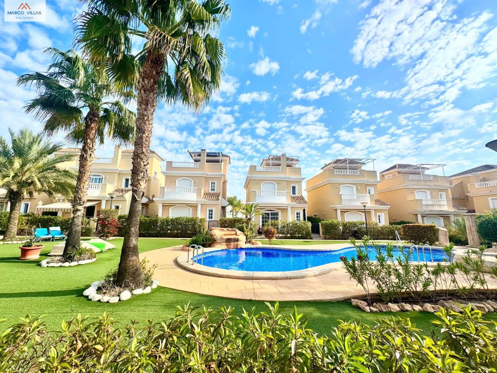 3 bedroom Villa for sale in San Fulgencio with pool garage - € 360,000 (Ref: 9820500)