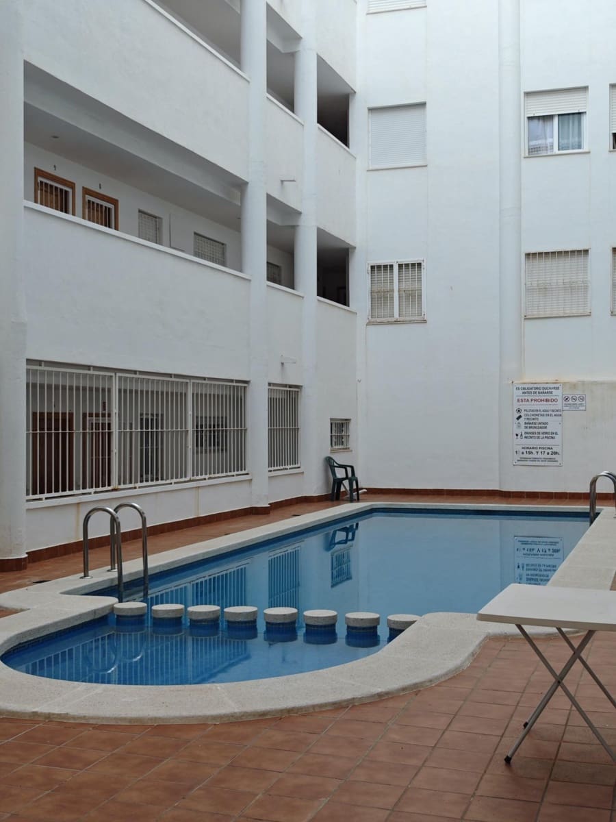 2 soverom Leilighet til salgs i Torrevieja med svømmebasseng - € 125 000 (Ref: 9833659)