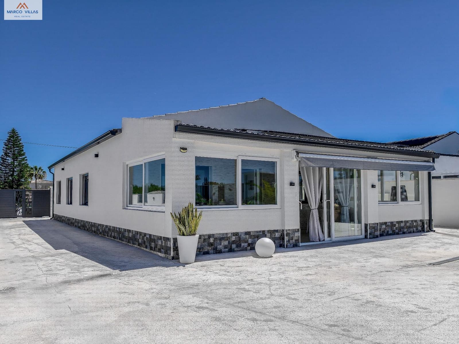 3 bedroom Villa for sale in San Fulgencio with pool garage - € 499,000 (Ref: 9855450)