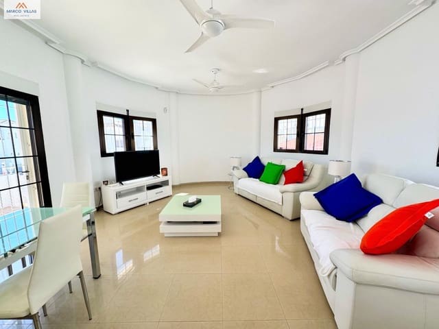 Chalet de 3 habitaciones en San Fulgencio en venta con piscina - 388.000 € (Ref: 9867017)