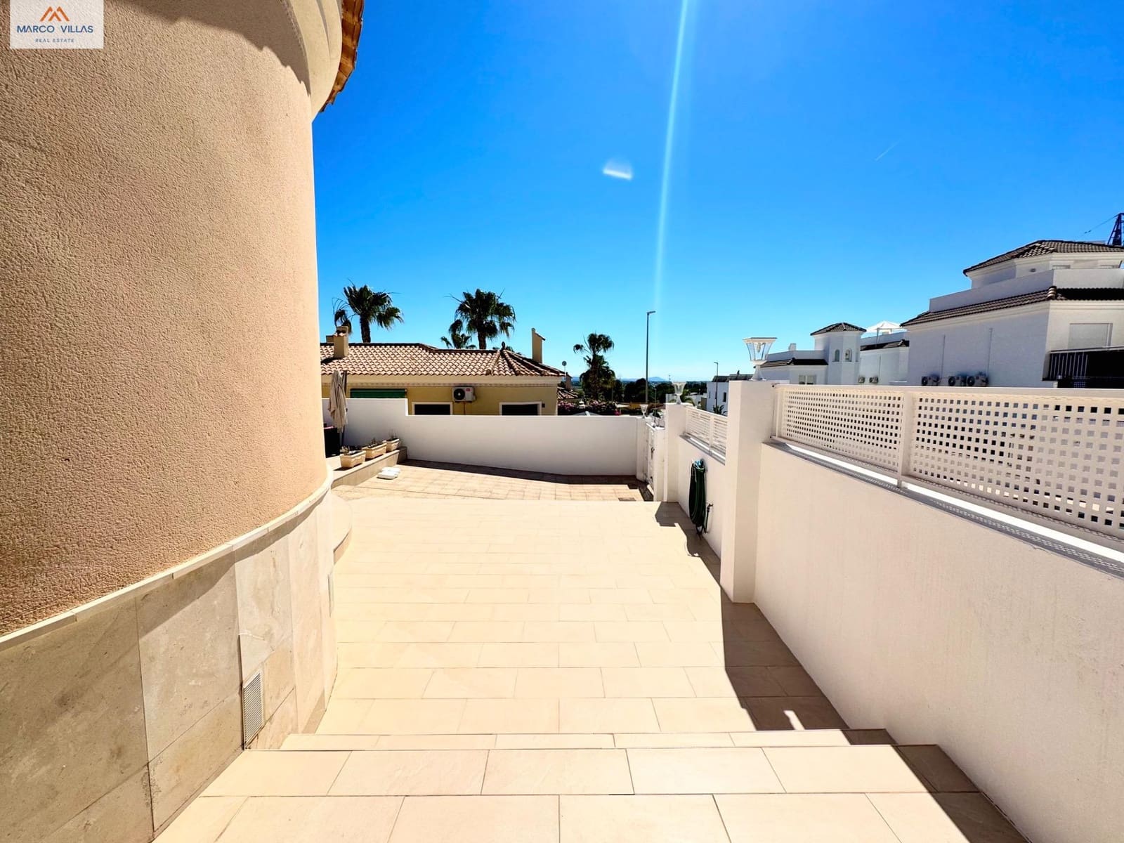 Chalet de 3 habitaciones en San Fulgencio en venta con piscina - 388.000 € (Ref: 9867017)