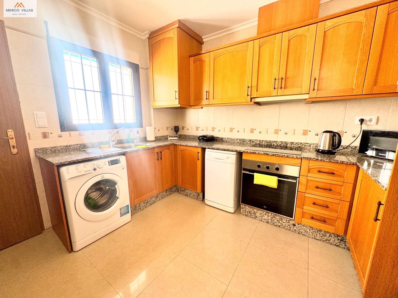Chalet de 3 habitaciones en San Fulgencio en venta con piscina - 388.000 € (Ref: 9867017)