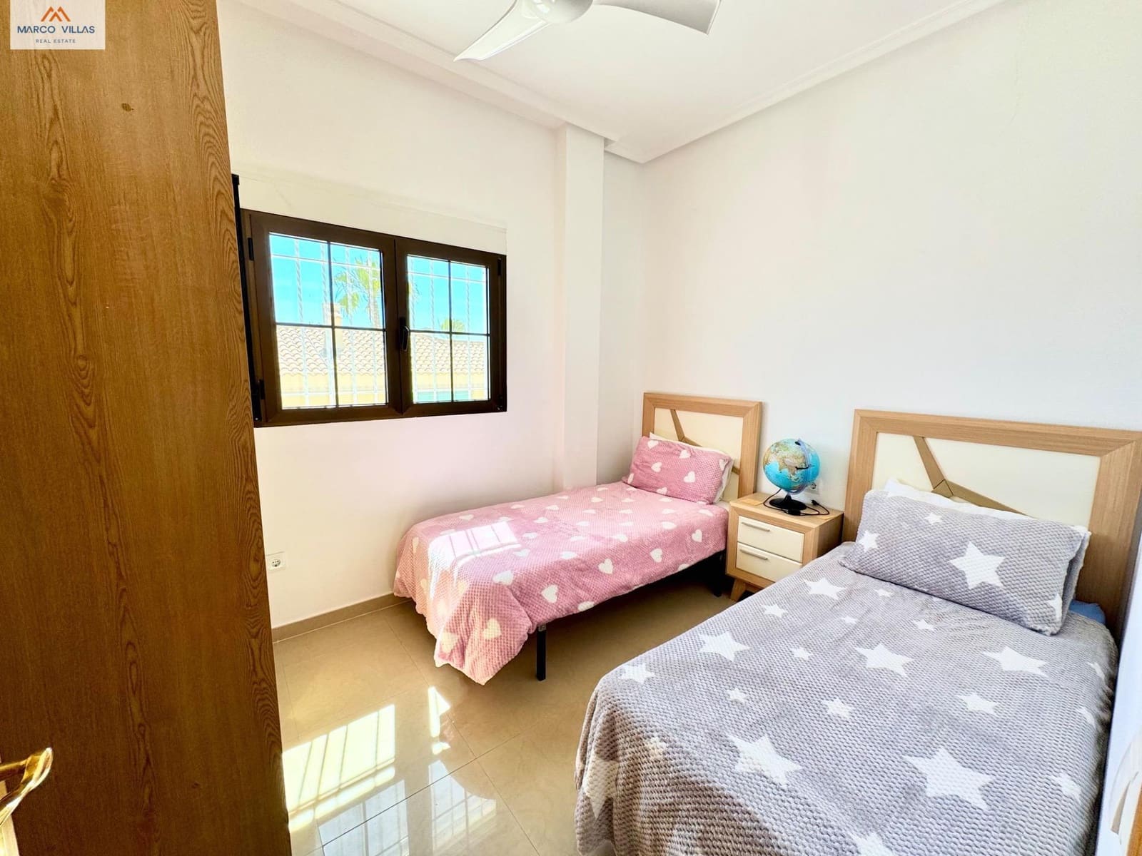 Chalet de 3 habitaciones en San Fulgencio en venta con piscina - 388.000 € (Ref: 9867017)