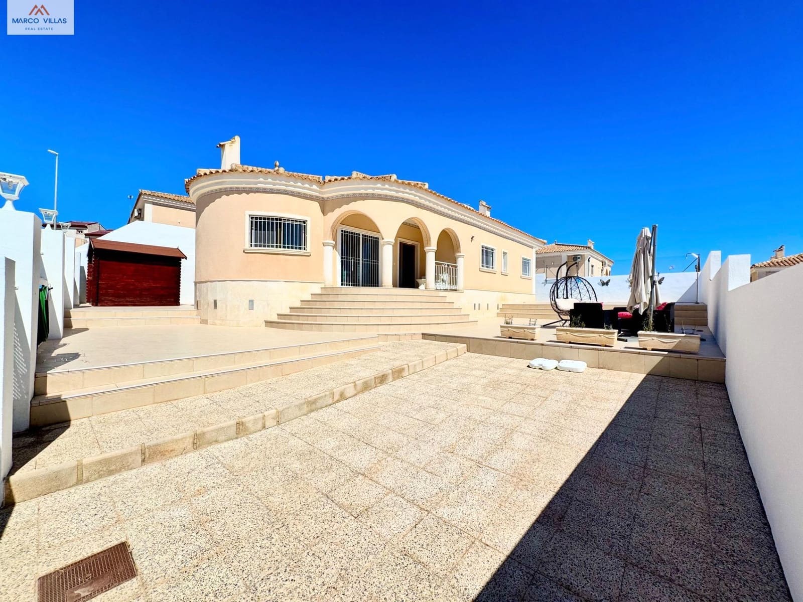 Chalet de 3 habitaciones en San Fulgencio en venta con piscina - 388.000 € (Ref: 9867017)