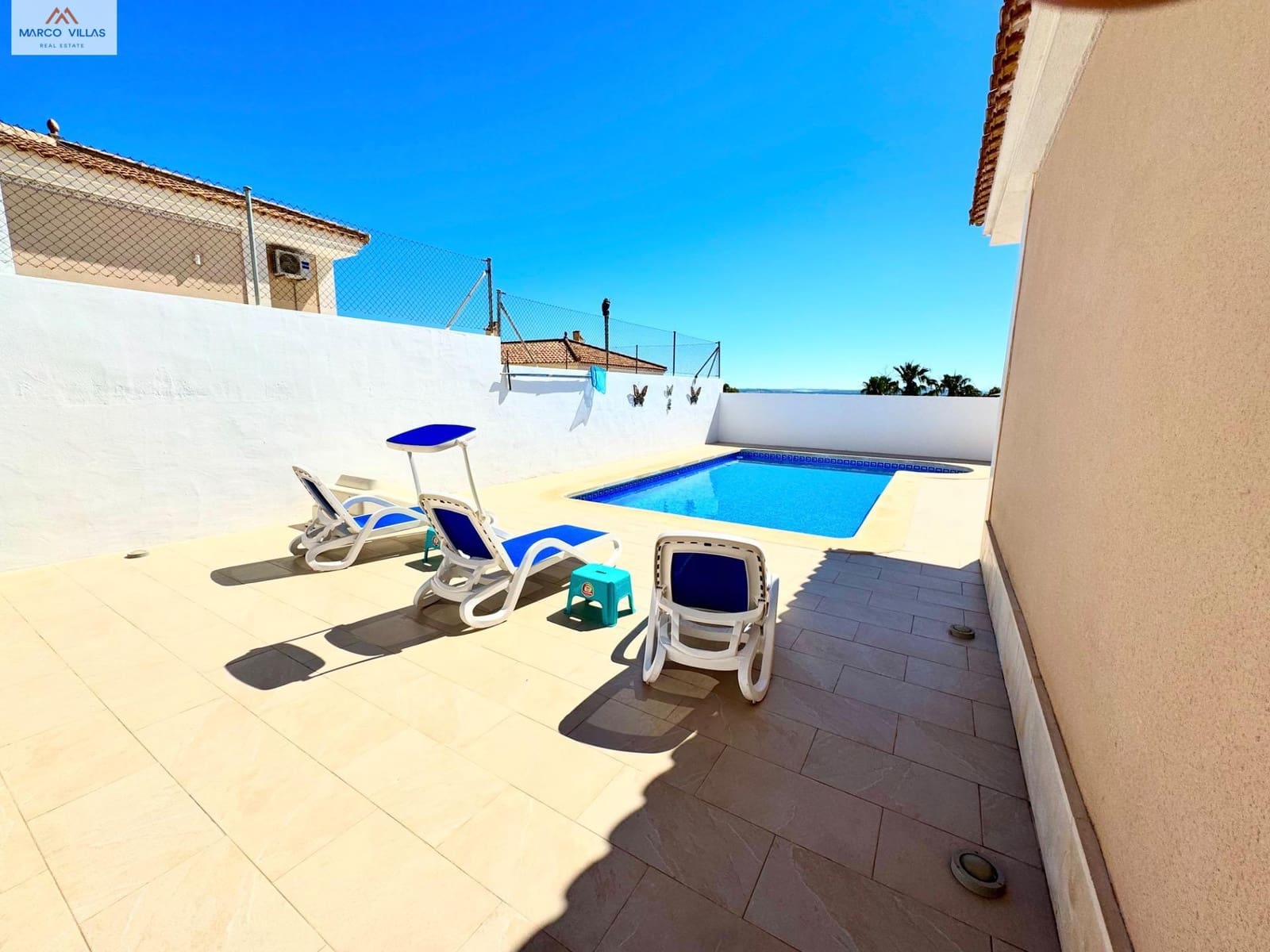 Chalet de 3 habitaciones en San Fulgencio en venta con piscina - 388.000 € (Ref: 9867017)