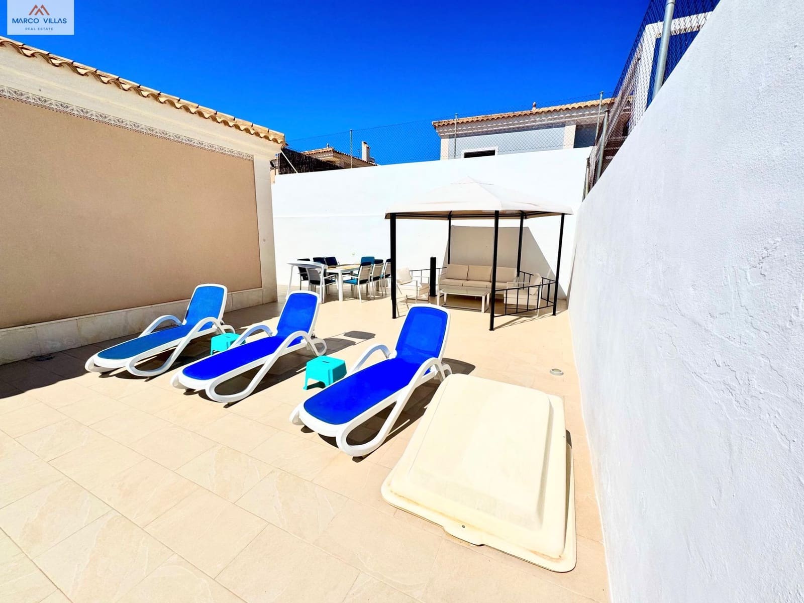 Chalet de 3 habitaciones en San Fulgencio en venta con piscina - 388.000 € (Ref: 9867017)