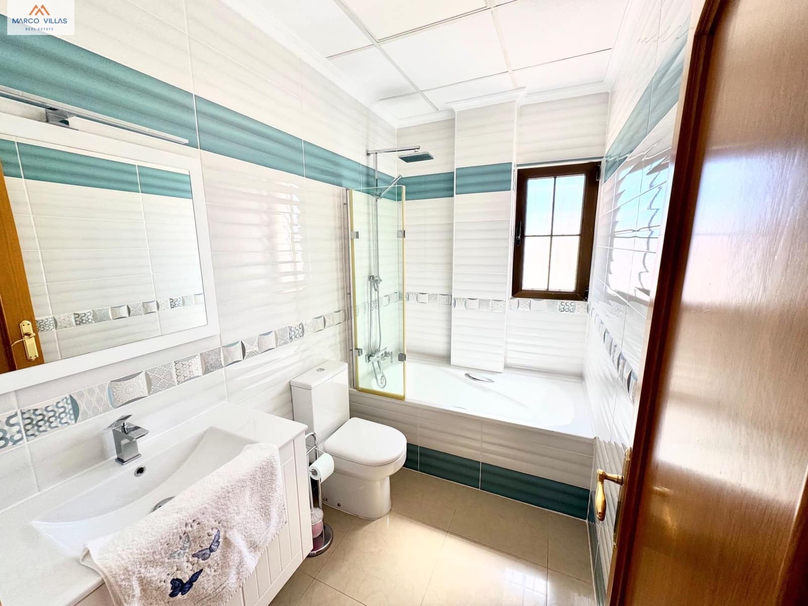 Chalet de 3 habitaciones en San Fulgencio en venta con piscina - 388.000 € (Ref: 9867017)