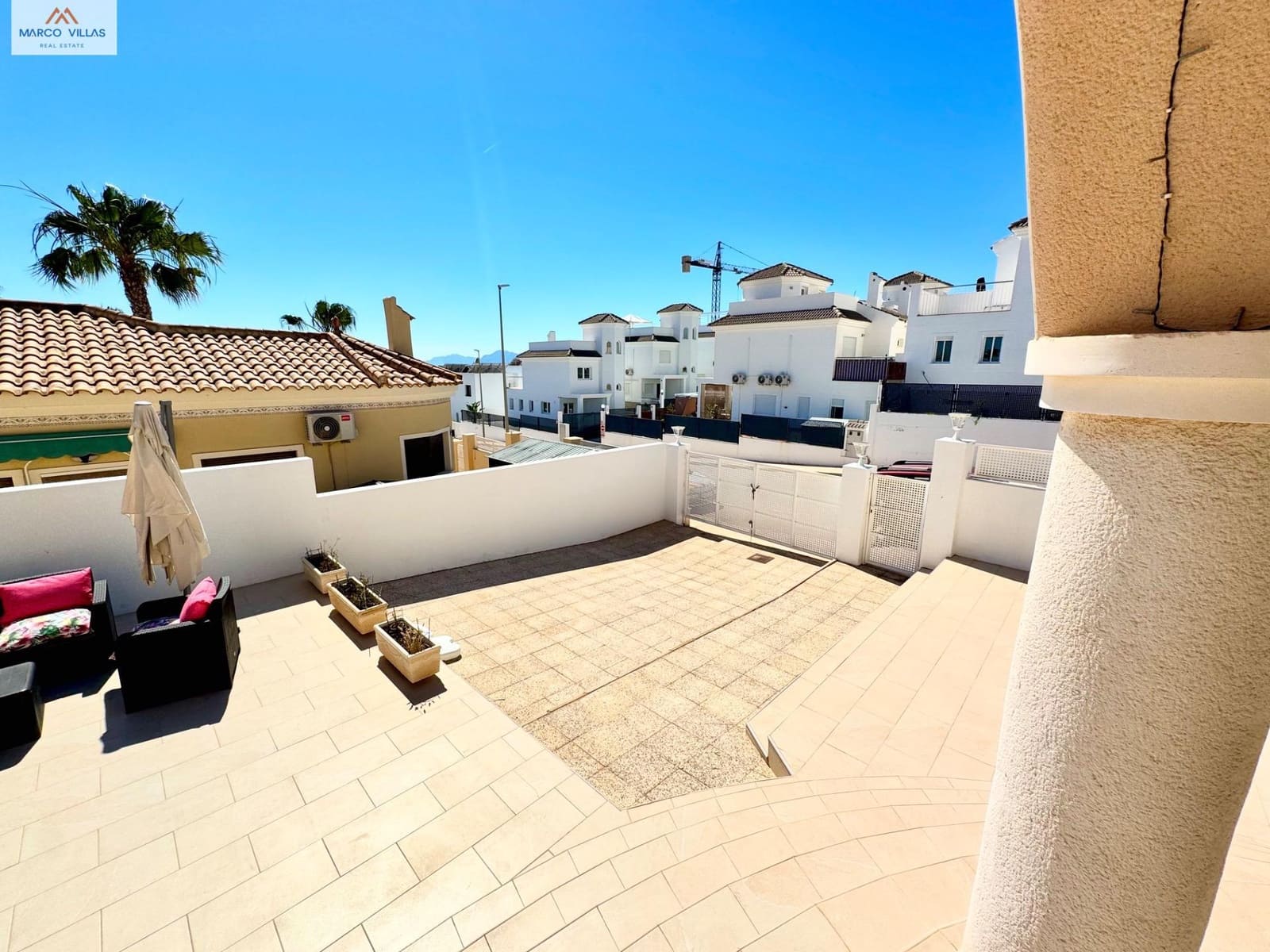 Chalet de 3 habitaciones en San Fulgencio en venta con piscina - 388.000 € (Ref: 9867017)