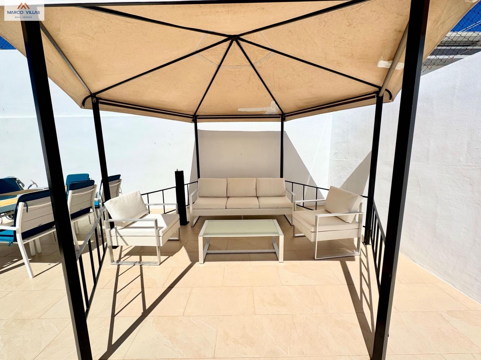 Chalet de 3 habitaciones en San Fulgencio en venta con piscina - 388.000 € (Ref: 9867017)