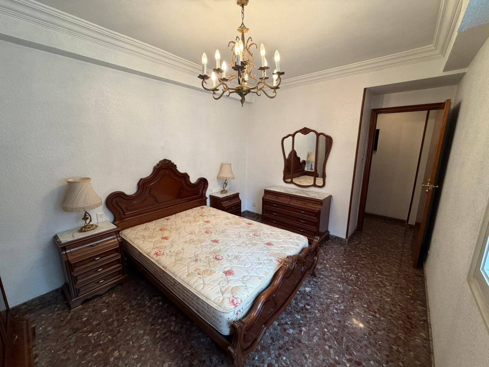 4 quarto Apartamento para venda em Elche / Elx - 198 000 € (Ref: 9878846)