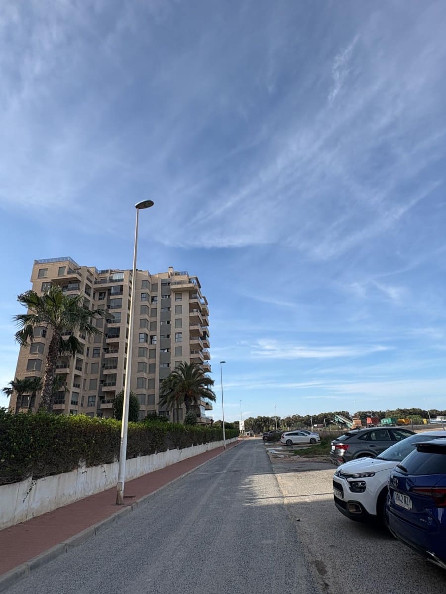 Piso de 3 habitaciones en Guardamar del Segura en venta con piscina garaje - 350.000 € (Ref: 9962698)