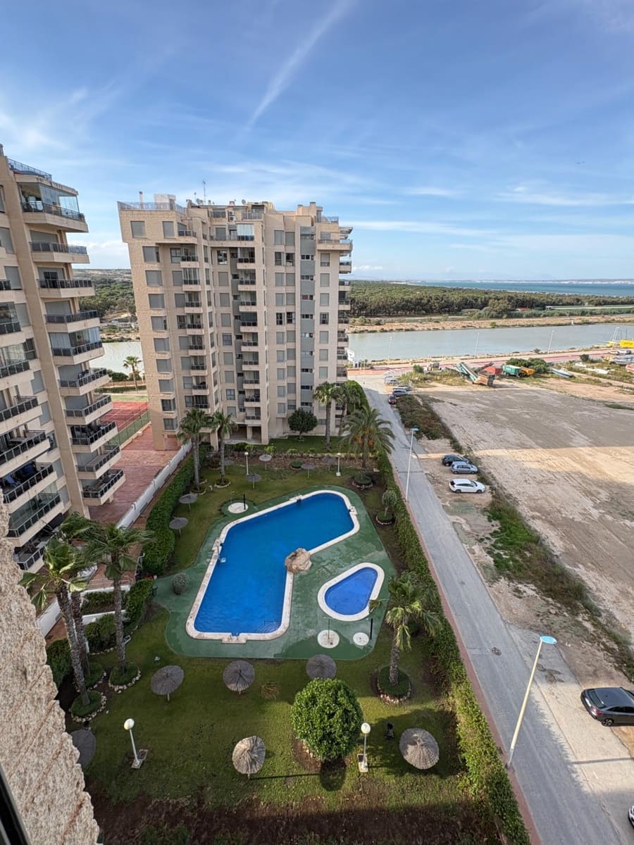 Piso de 3 habitaciones en Guardamar del Segura en venta con piscina garaje - 350.000 € (Ref: 9962698)