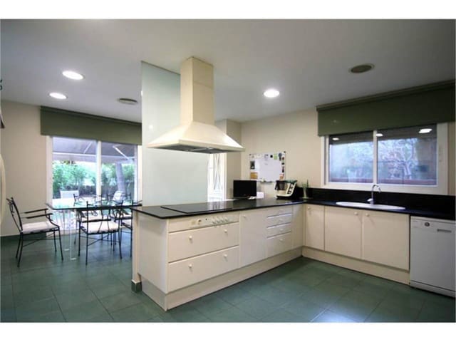 5 sypialnia Willa na sprzedaż w Campolivar, Godella z basenem garażem - 1 250 000 € (Ref: 2484769)