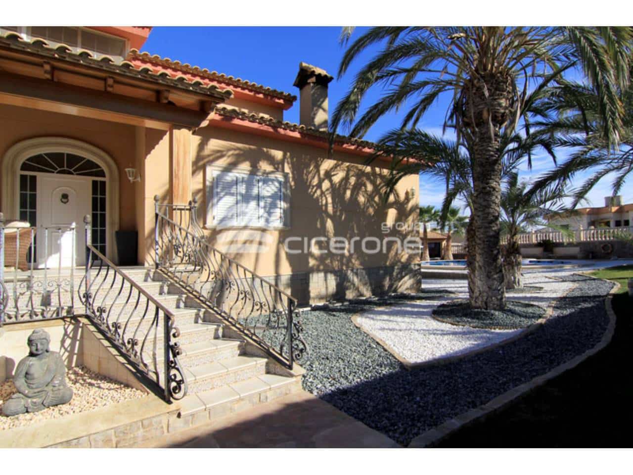 4 soveværelse Villa til salg i Benaguasil med swimmingpool garage - € 850.000 (Ref: 2792662)