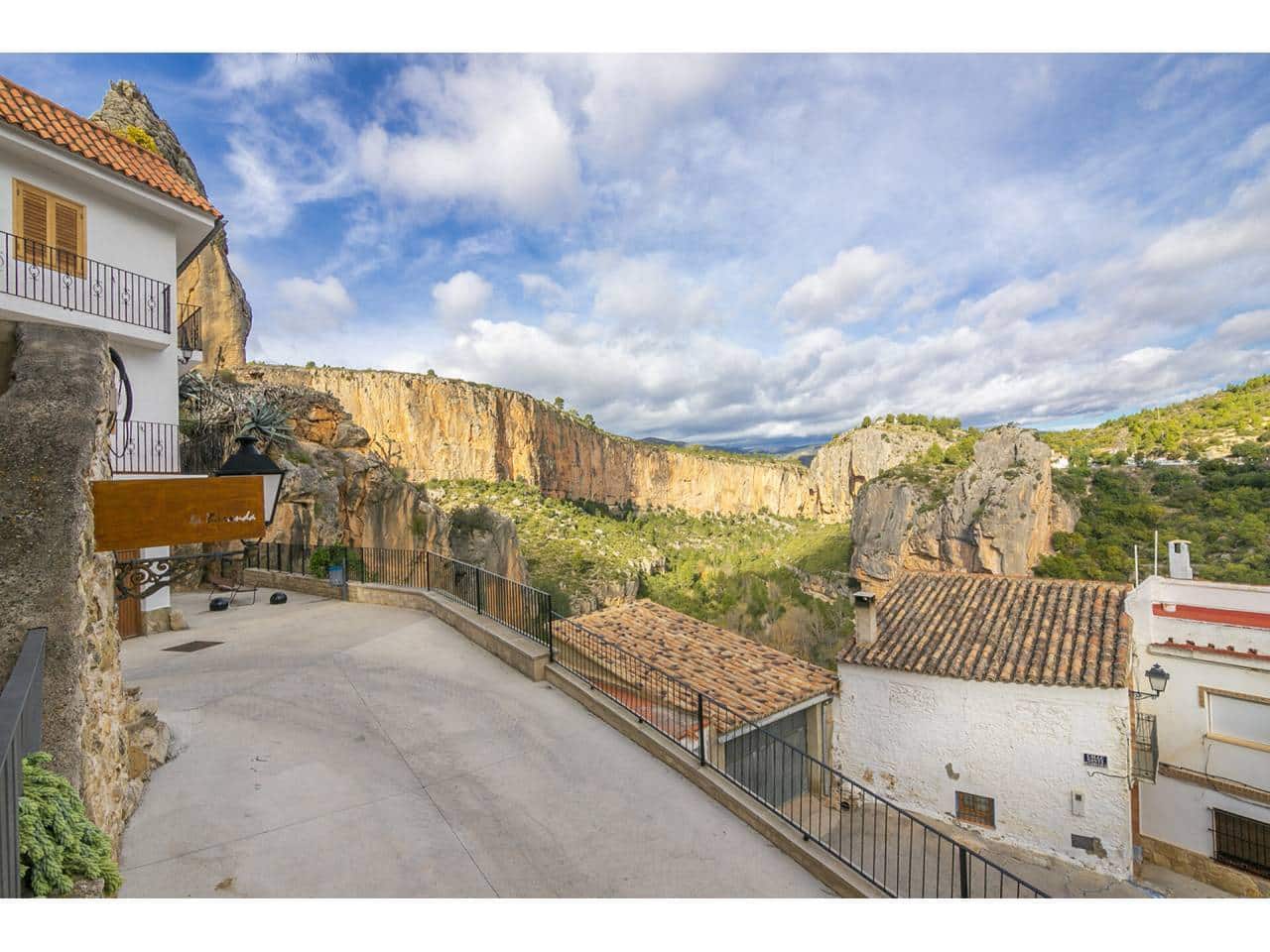 9 soveværelse Villa til salg i Chulilla med swimmingpool - € 1.000.000 (Ref: 5833836)