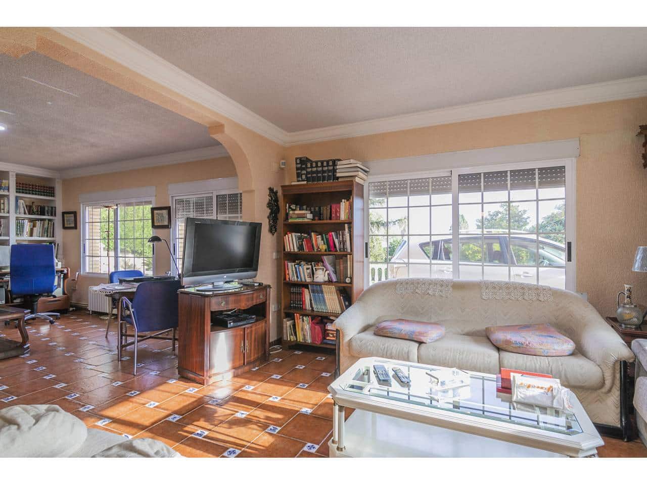 5 bedroom Villa for sale in Picassent with pool garage - € 970,000 (Ref: 5886524)