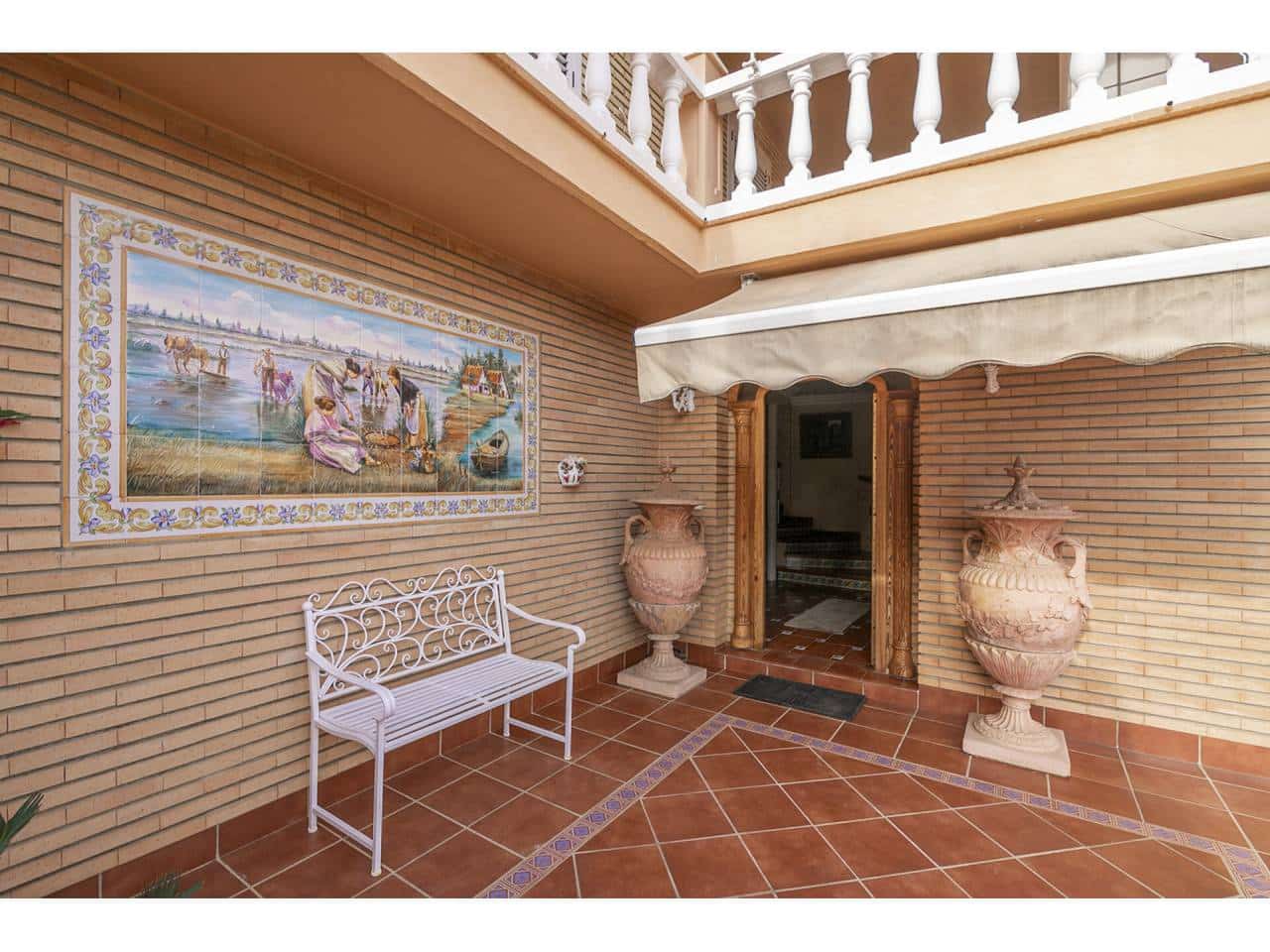 5 bedroom Villa for sale in Picassent with pool garage - € 970,000 (Ref: 5886524)