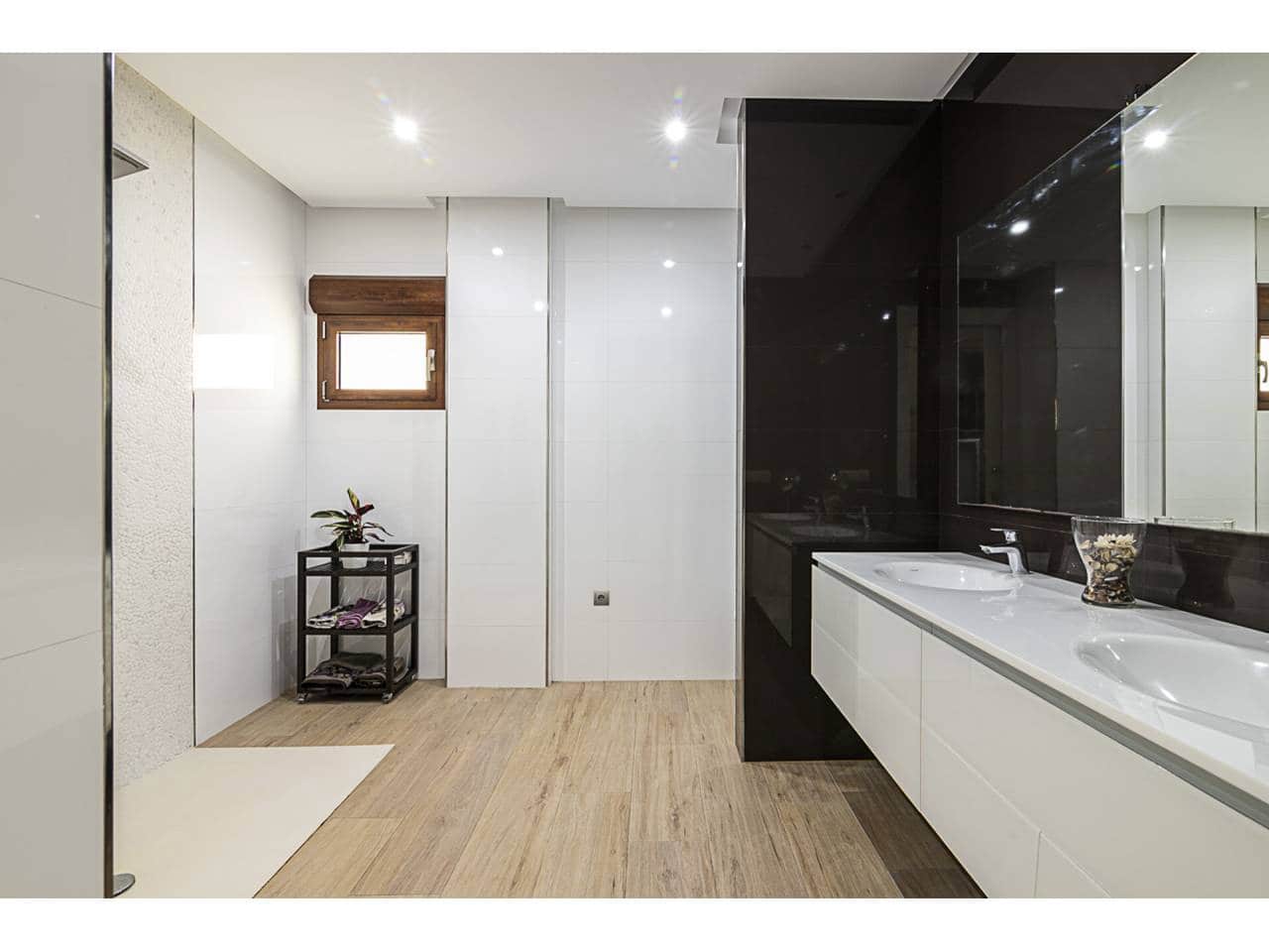 7 soverom Villa til salgs i Algemesi med svømmebasseng garasje - € 1 175 000 (Ref: 7115560)