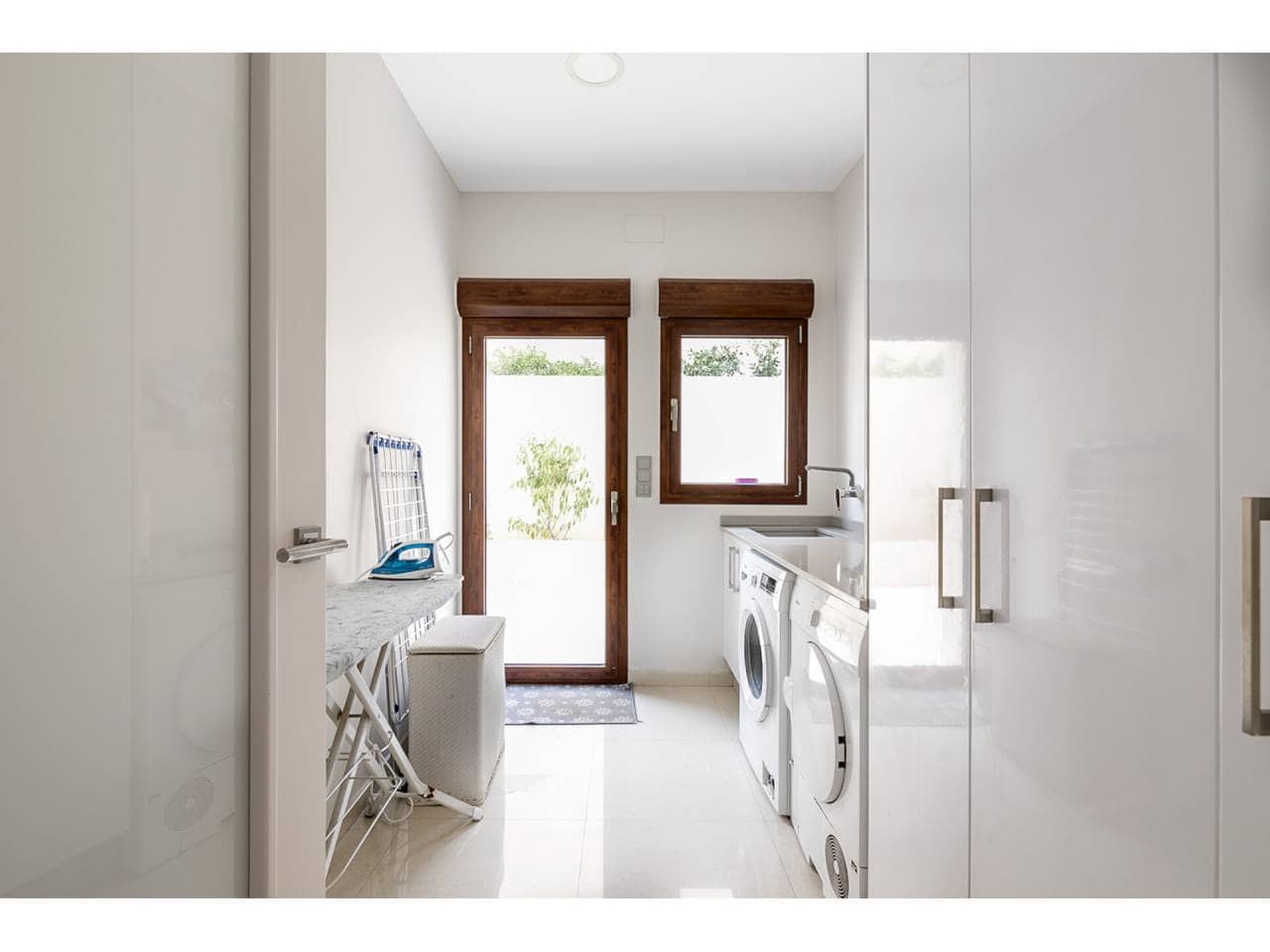 7 soverom Villa til salgs i Algemesi med svømmebasseng garasje - € 1 175 000 (Ref: 7115560)