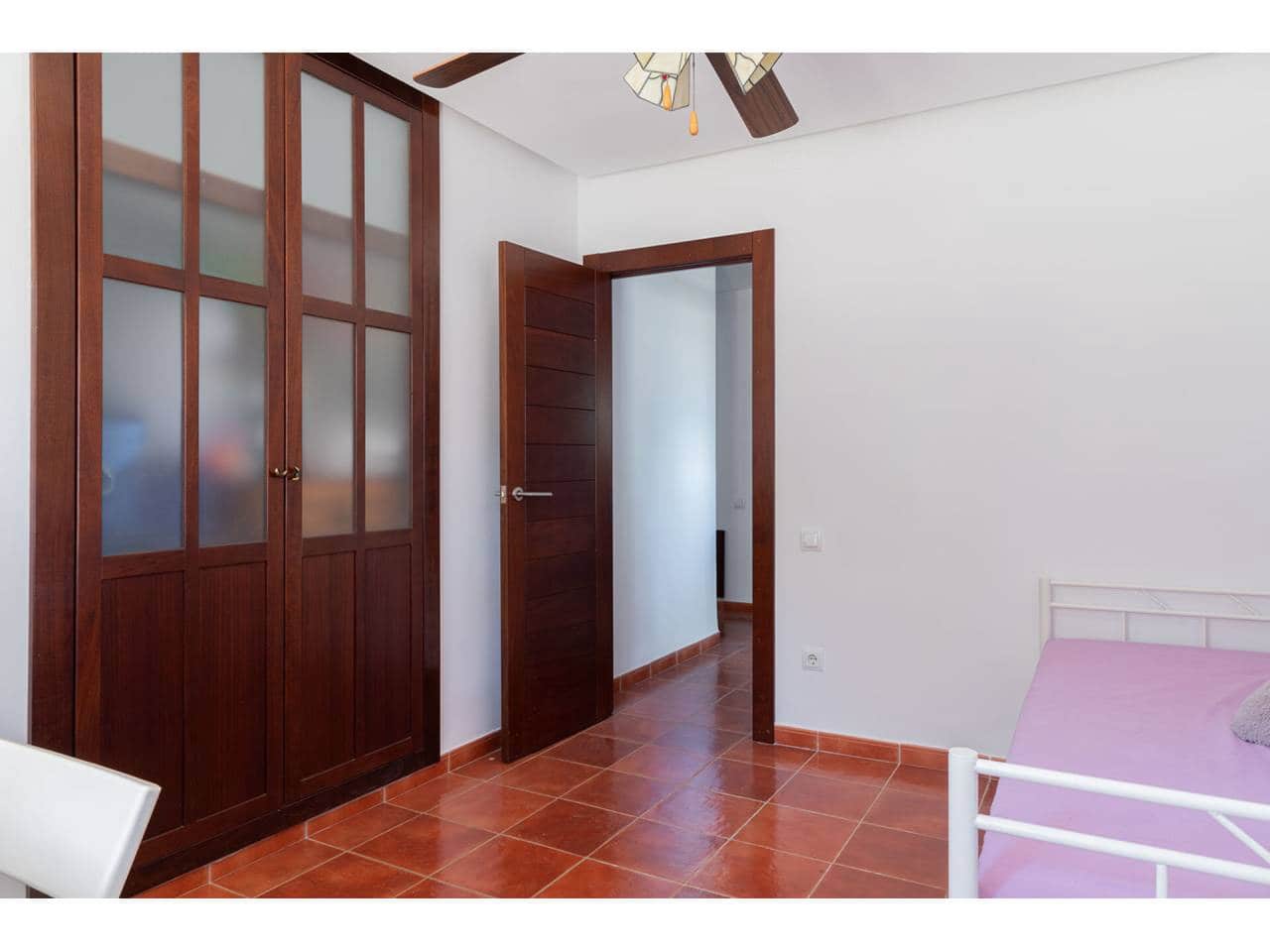 4 soveværelse Villa til salg i Godelleta med swimmingpool garage - € 495.000 (Ref: 7533107)