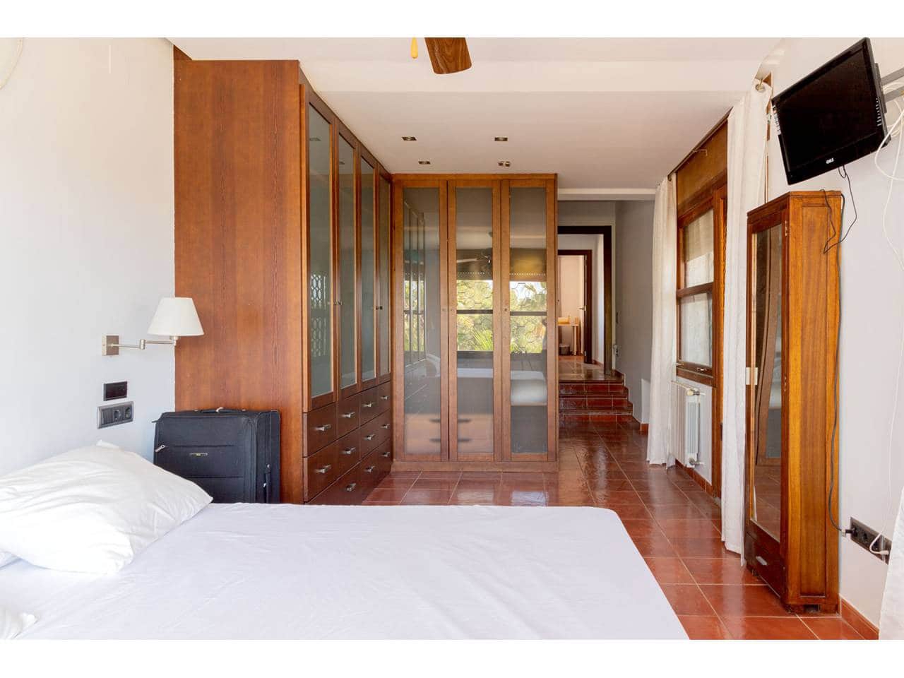 4 soveværelse Villa til salg i Godelleta med swimmingpool garage - € 495.000 (Ref: 7533107)