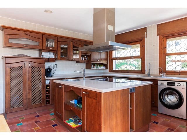 4 soveværelse Villa til salg i Godelleta med swimmingpool garage - € 495.000 (Ref: 7533107)