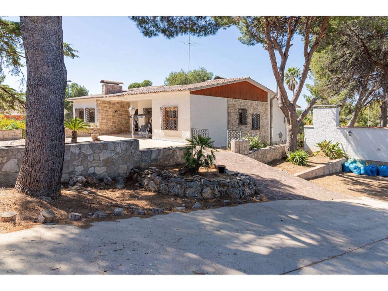 4 soveværelse Villa til salg i Godelleta med swimmingpool garage - € 495.000 (Ref: 7533107)