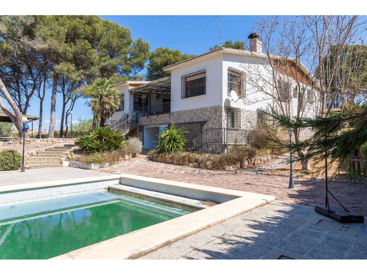 4 soveværelse Villa til salg i Godelleta med swimmingpool garage - € 495.000 (Ref: 7533107)