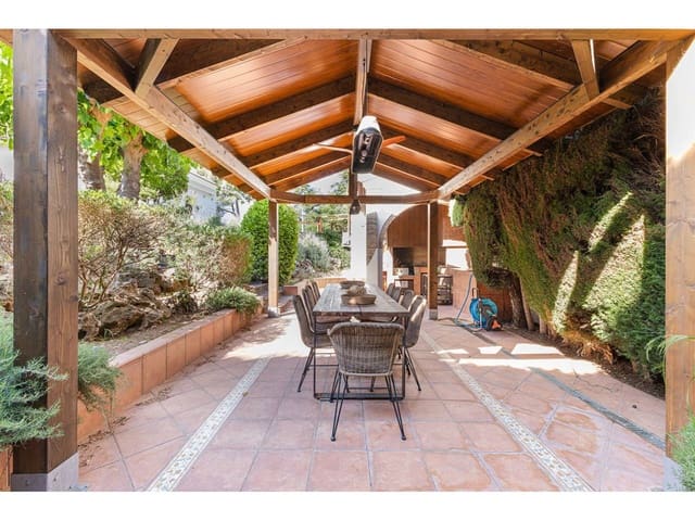 6 soverom Villa til salgs i L'Eliana med svømmebasseng garasje - € 865 000 (Ref: 8304662)