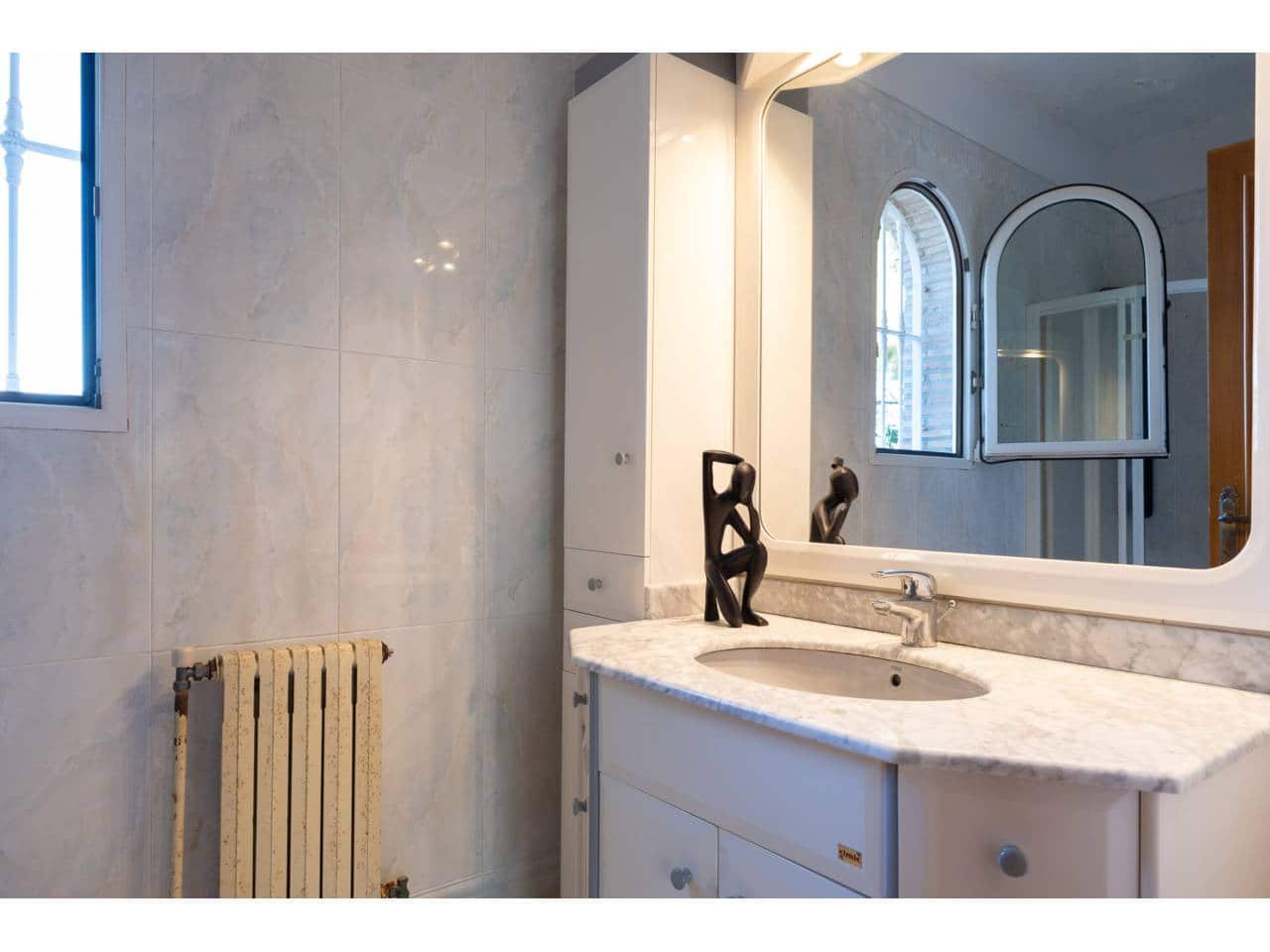 7 soveværelse Villa til salg i La Pobla de Vallbona med swimmingpool garage - € 830.000 (Ref: 8705457)