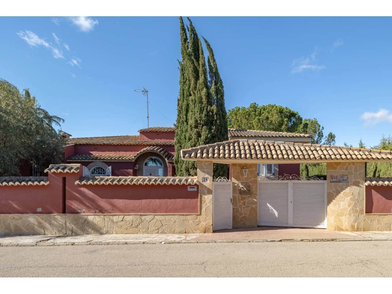 7 soveværelse Villa til salg i La Pobla de Vallbona med swimmingpool garage - € 830.000 (Ref: 8705457)