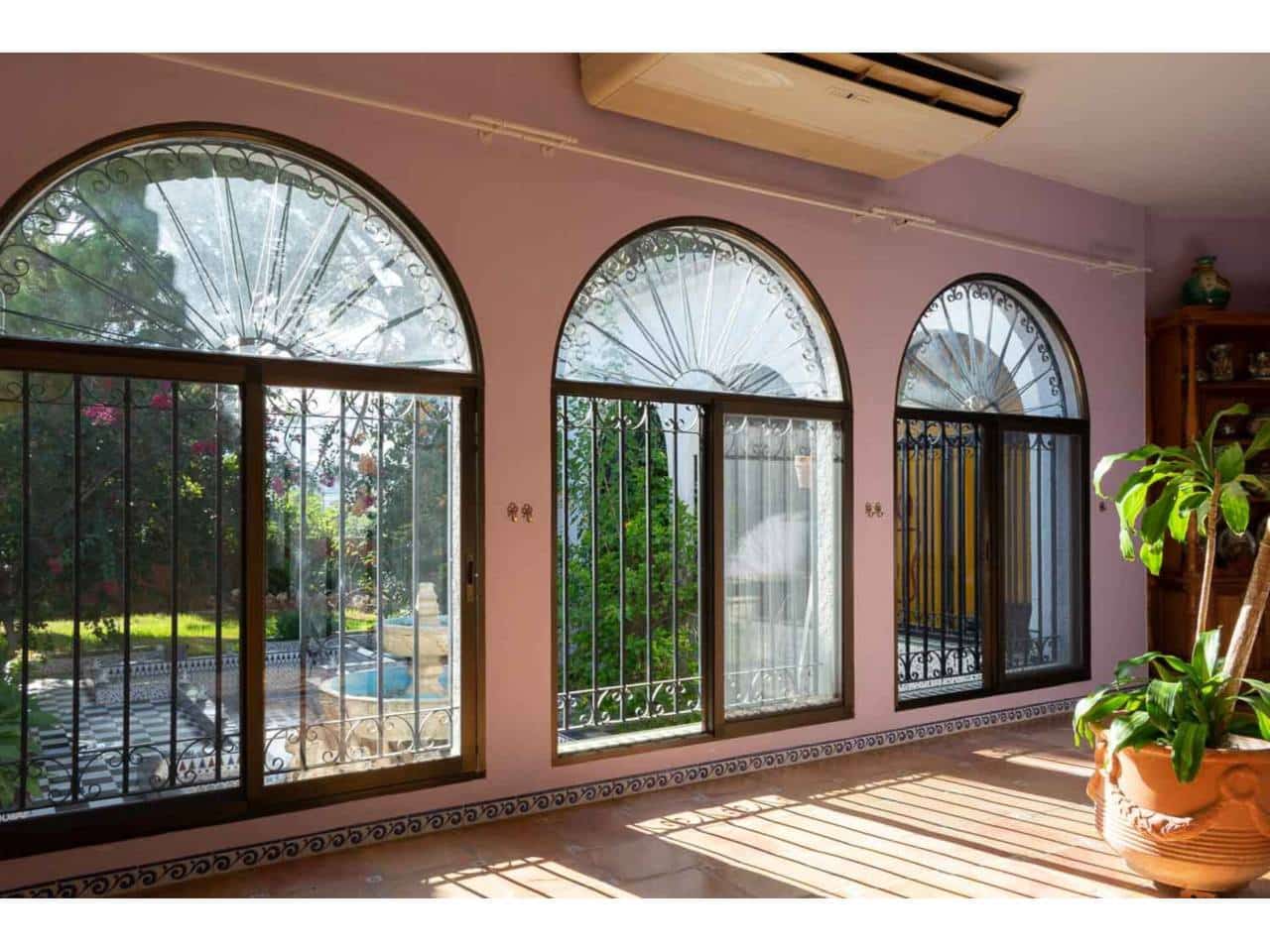 7 soveværelse Villa til salg i La Pobla de Vallbona med swimmingpool garage - € 830.000 (Ref: 8705457)