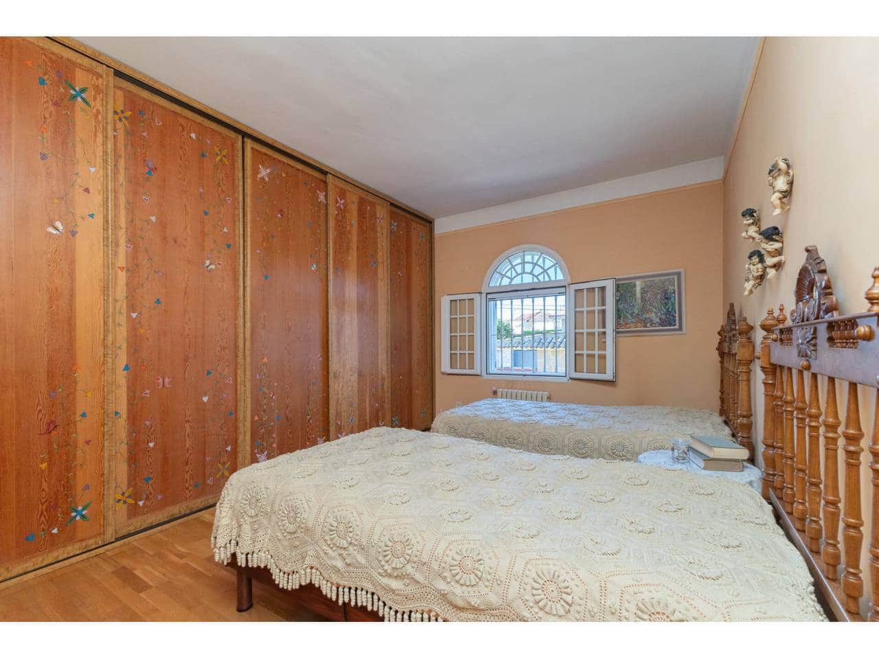 7 soveværelse Villa til salg i La Pobla de Vallbona med swimmingpool garage - € 830.000 (Ref: 8705457)