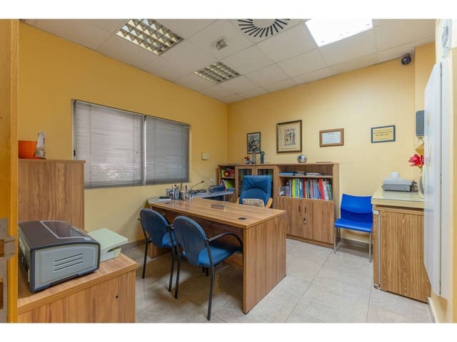 7 bedroom Office for sale in La Petxina, Valencia city - € 375,000 (Ref: 8990325)