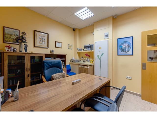 7 bedroom Office for sale in La Petxina, Valencia city - € 375,000 (Ref: 8990325)
