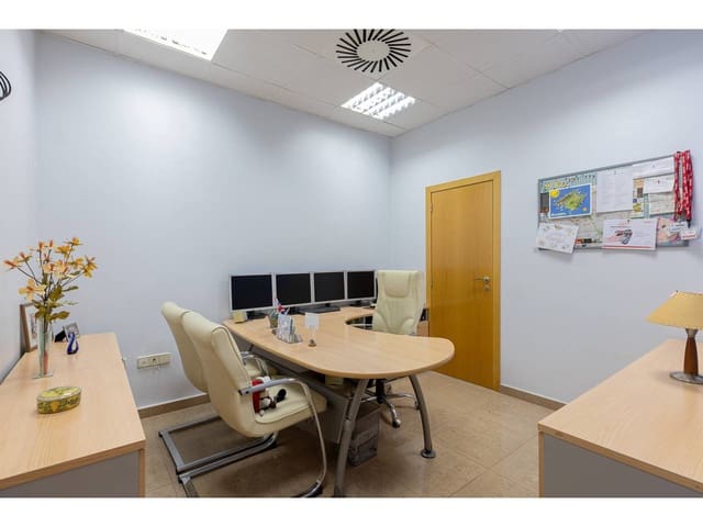 7 bedroom Office for sale in La Petxina, Valencia city - € 375,000 (Ref: 8990325)