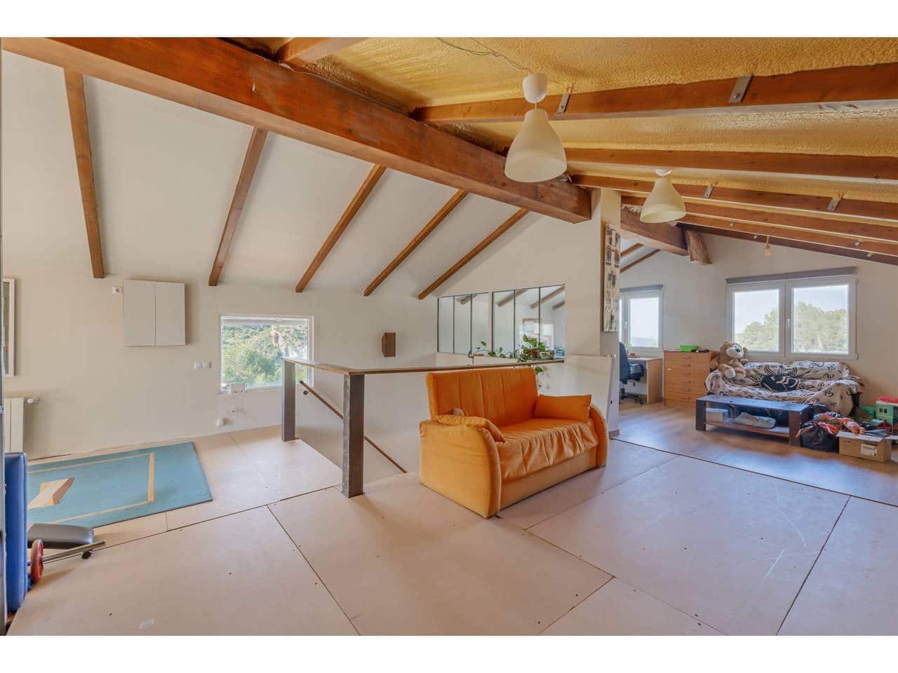 4 sypialnia Finka/Dom wiejski na sprzedaż w Serra z garażem - 367 000 € (Ref: 9022639)