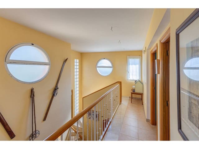 5 quarto Moradia para venda em Riba-roja de Túria com piscina garagem - 590 000 € (Ref: 9111076)