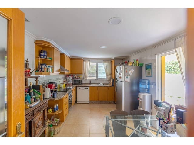 5 quarto Moradia para venda em Riba-roja de Túria com piscina garagem - 590 000 € (Ref: 9111076)