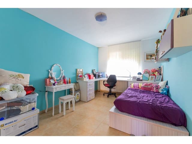 5 quarto Moradia para venda em Riba-roja de Túria com piscina garagem - 590 000 € (Ref: 9111076)