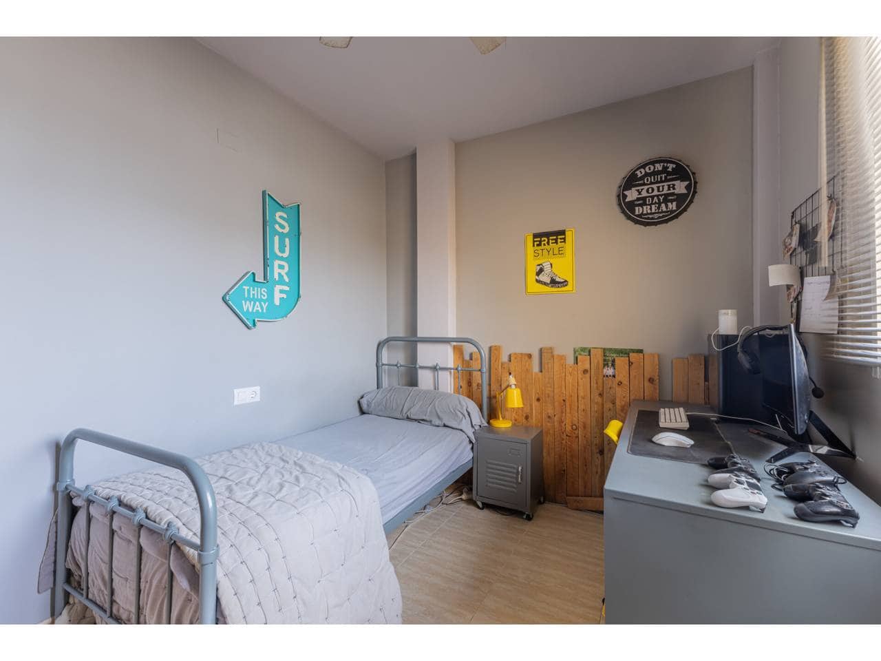 4 sovrum Semi-fristående Villa till salu i La Pobla de Vallbona med pool - 485 000 € (Ref: 9211605)