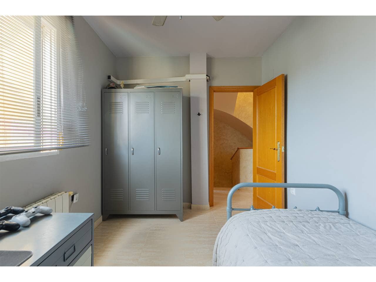 4 sovrum Semi-fristående Villa till salu i La Pobla de Vallbona med pool - 485 000 € (Ref: 9211605)